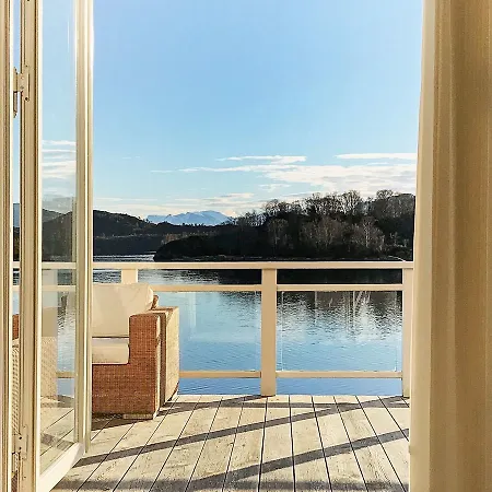 Nyaraló Three-bedroom Holiday In Titran Kjellsund