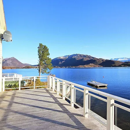 Three-bedroom Holiday In Titran Nyaraló