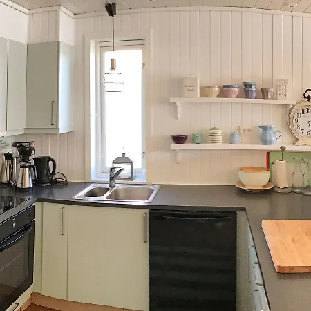 Three-bedroom Holiday In Titran *
