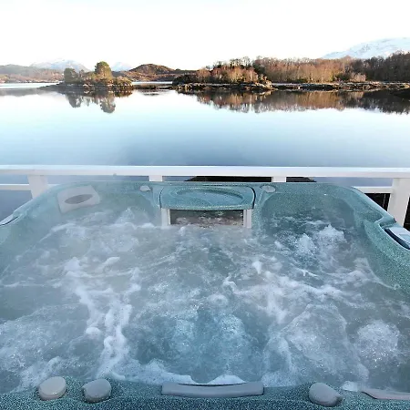 Three-bedroom Holiday In Titran